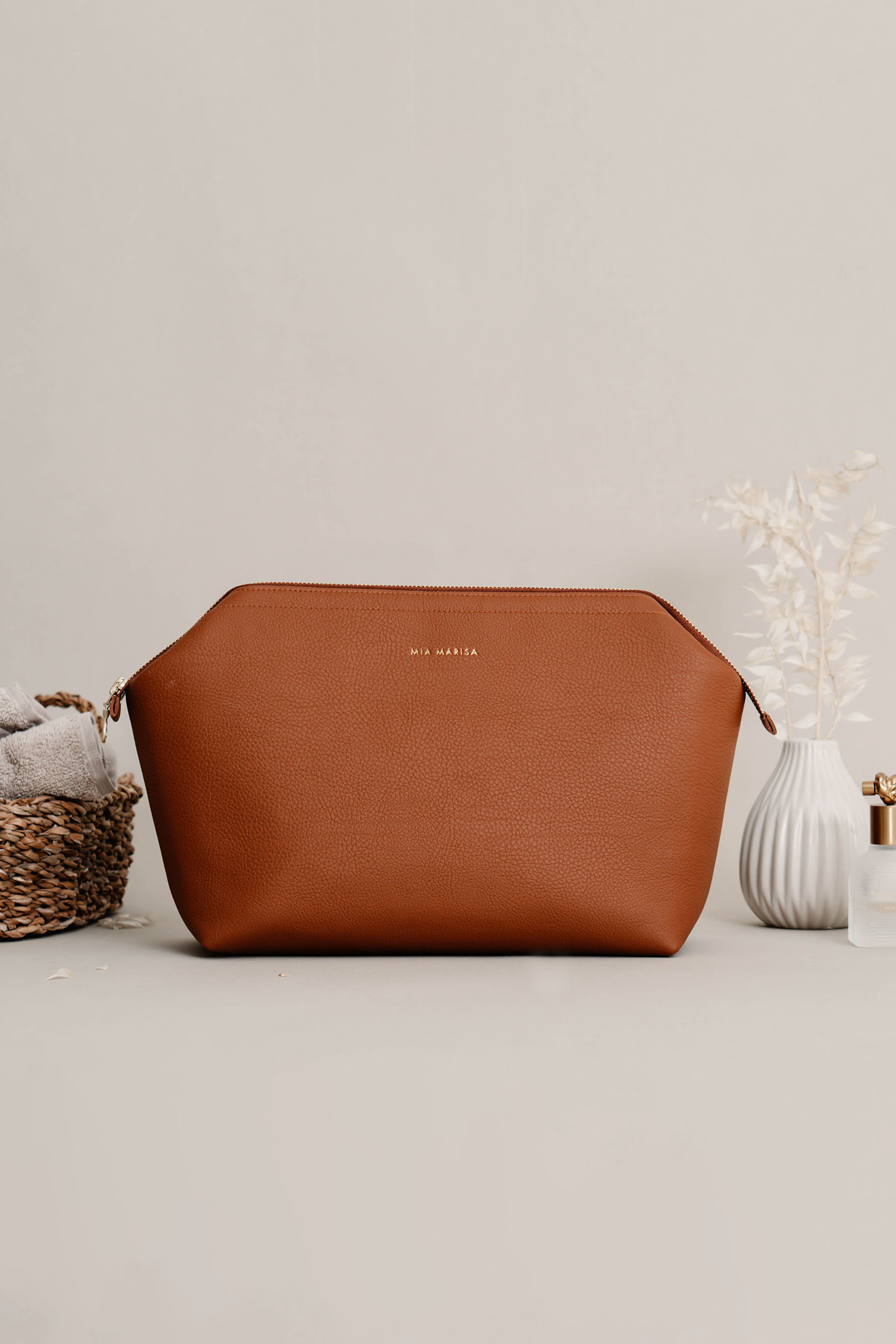 Kosmetiktasche-Damen-Cognac-Braun-gross-mit-Faechern-veganes-Kunstleder-MIA-MARISA-gold