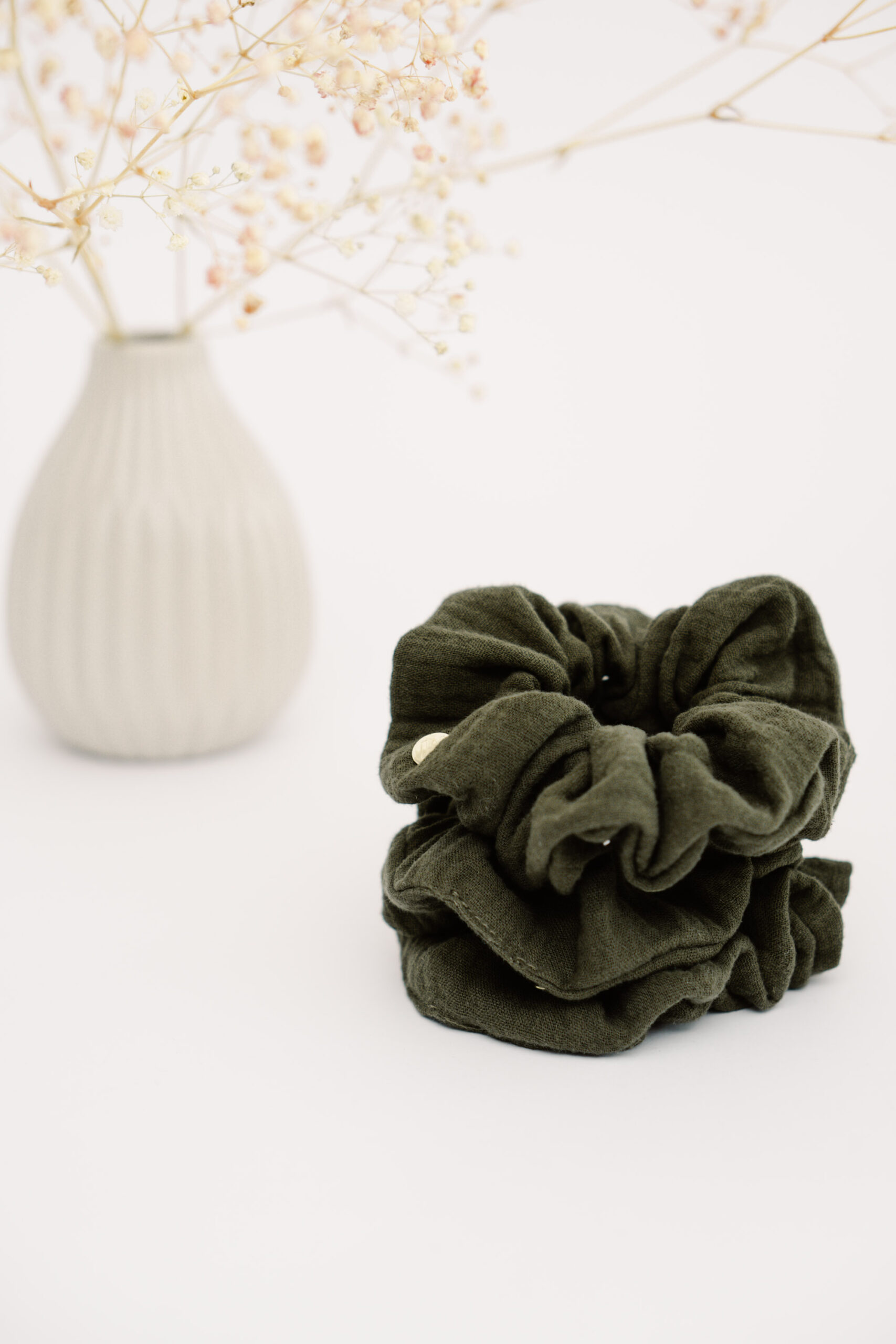 Green organic cotton scrunchie and gold pin