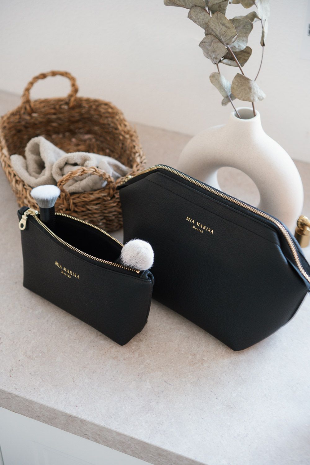 Vegane Kulturtasche schwarz mit Namen Kopie